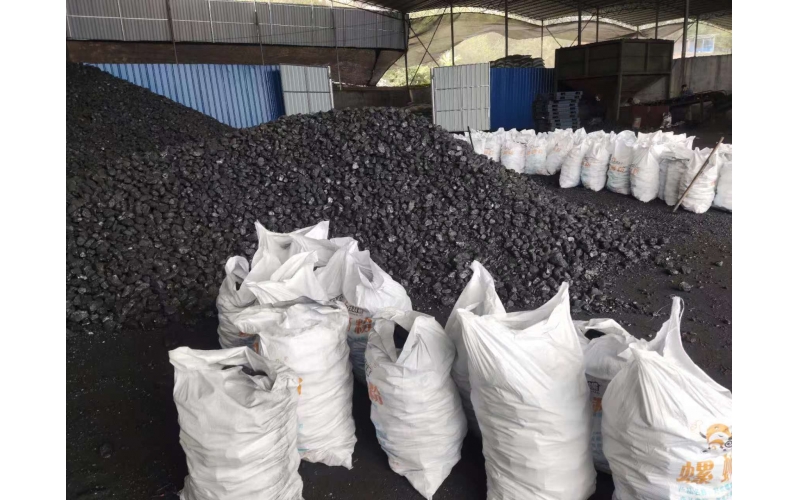 人工裝袋無(wú)煙煤